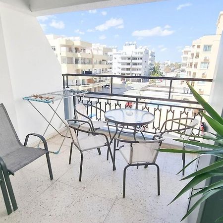 Modern Retreat: 2Br Stylish Apt With Comfy Rooms! Smart Tv With 200Mbps Internet Lárnaka Eksteriør bilde