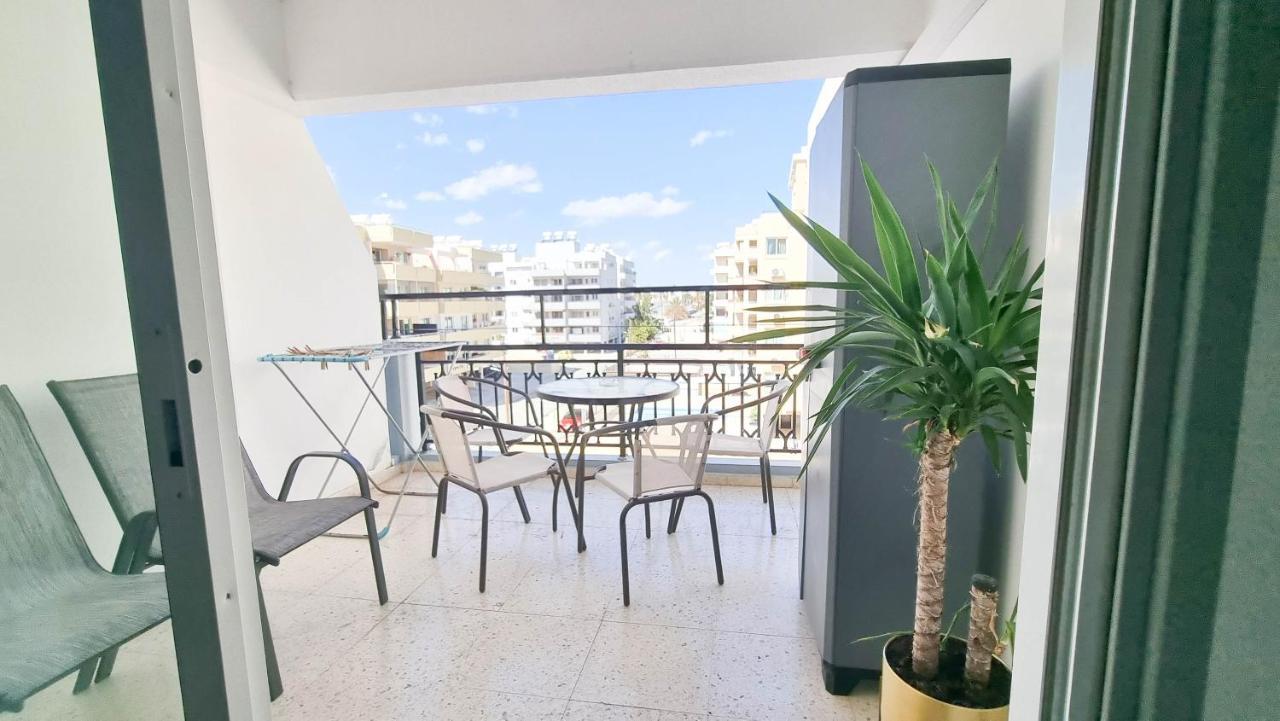 Modern Retreat: 2Br Stylish Apt With Comfy Rooms! Smart Tv With 200Mbps Internet Lárnaka Eksteriør bilde